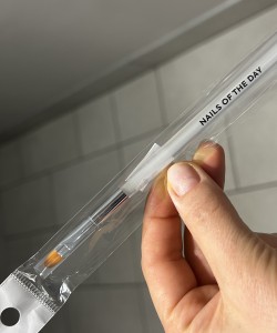 NAILSOFTHEDAY Nail Art Brush, oval — nail art brush with a comfortable transparent handle and shimmering effect